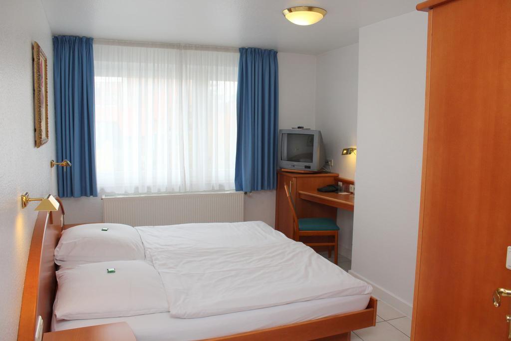 Hotel Sonne Лайнфельден-Эхтердинген Номер фото