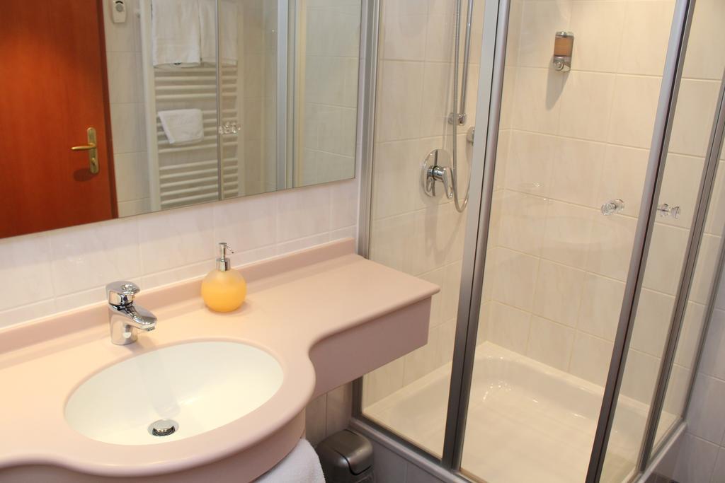 Hotel Sonne Лайнфельден-Эхтердинген Экстерьер фото